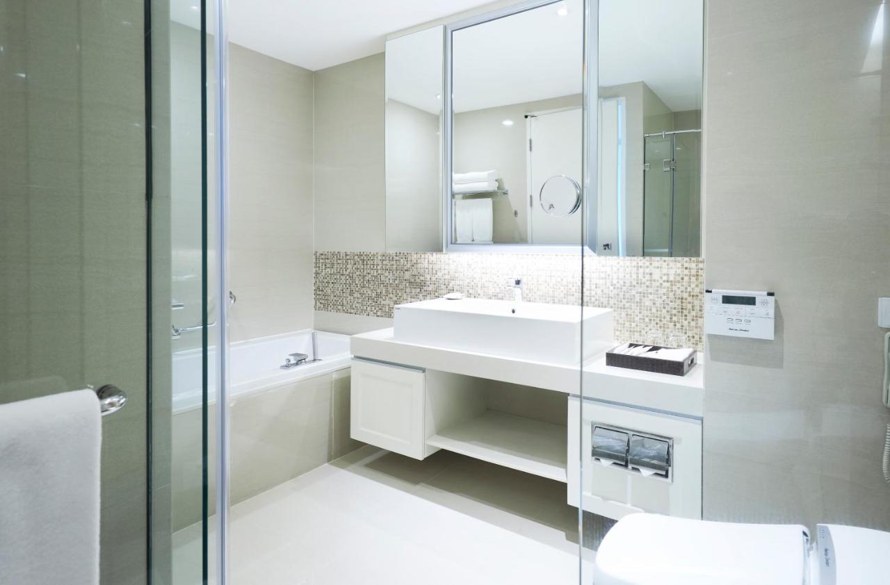Executive Suite,1540223590:JPEG